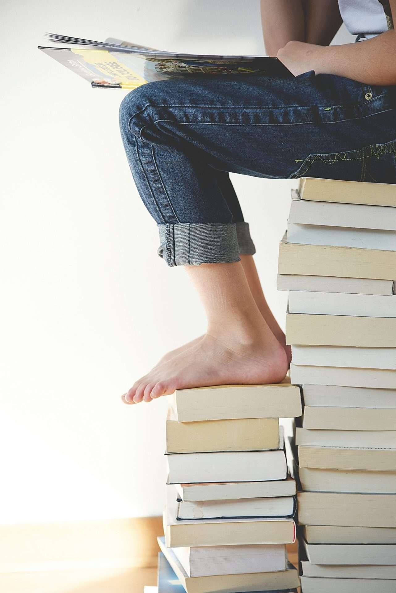 By using decodable books, kids with symptoms of dyslexia can learn to read in a systematic way that makes sense. Decodable books are written with carefully selected vocabulary that students have learned to sound out.