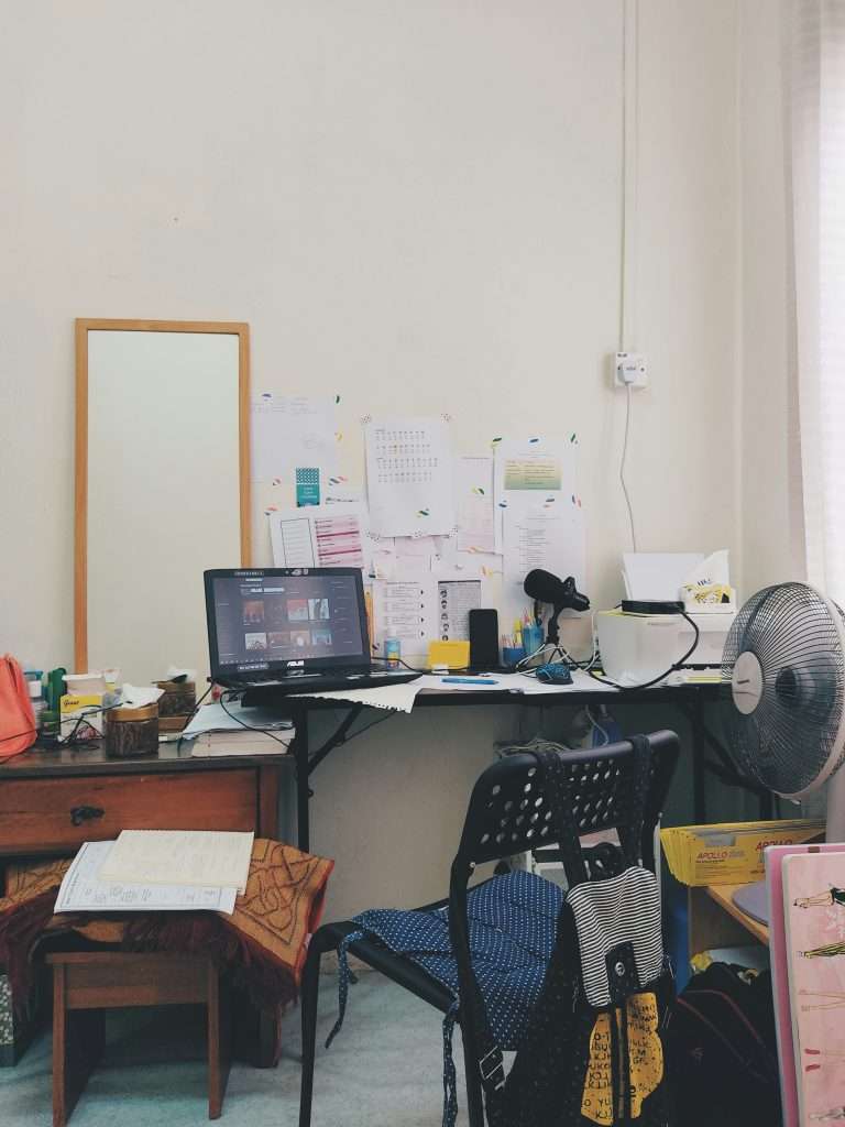 Organizational tools help students avoid a messy workspace.